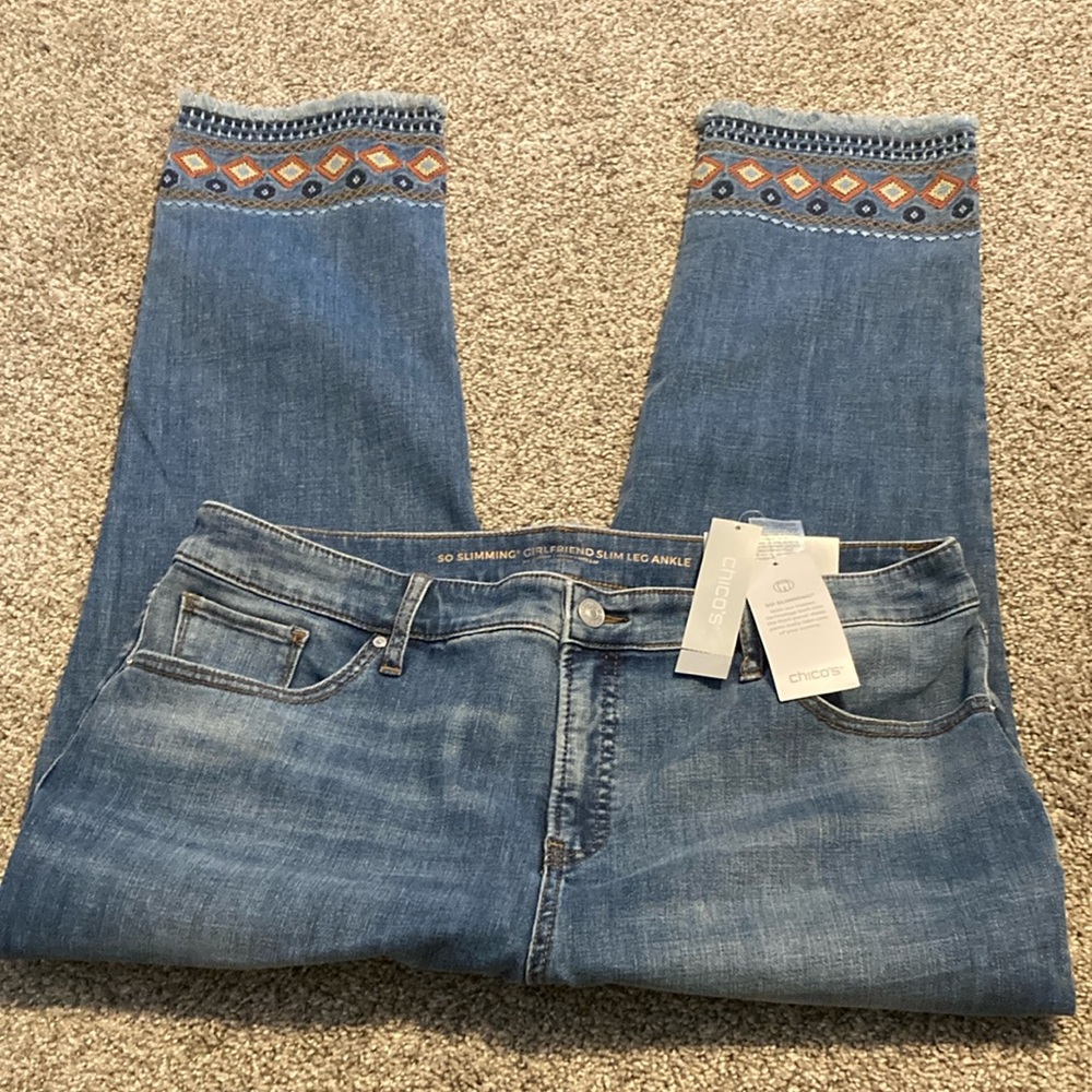 New Chicos Embroidered slim leg ankle Blue Jeans